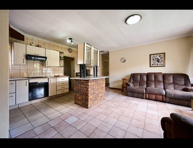 5 BEDROOM HOUSE FOR SALE IN ZWARTKOP